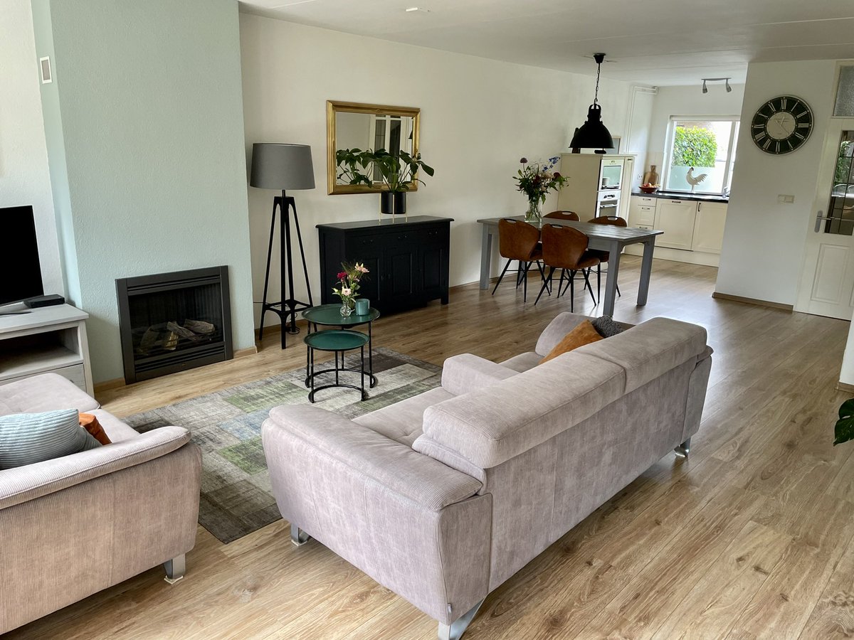 MarcTeloh's tweet image. Wij hebben onze heerlijke hoekwoning in de verkoop. 5 slaapkamers, kantoor aan huis, ruime en zonnige achtertuin met achterom, eigen oprit en veel opbergruimte. Dit alles gelegen aan een rustig en kindvriendelijk woonerf 👍 🏡

funda.nl/koop/doetinche…