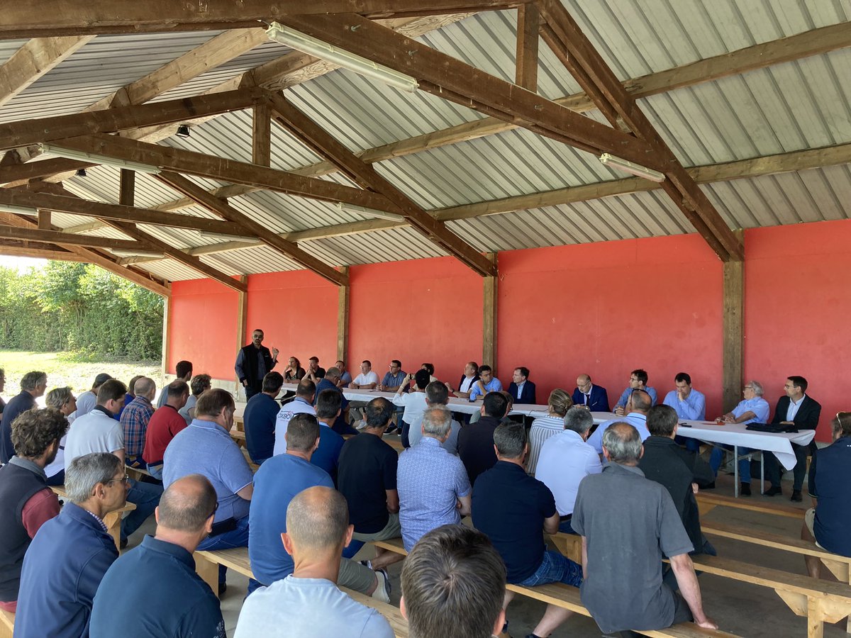 🟢🔴 Rencontre à Saix suite aux épisodes de grêle.

Les agriculteurs impactés, les OPA et la DDT 86 sont présents pour trouver des solutions et agir.

<a href="/FNSEA86/">FNSEA 86</a> et <a href="/JeunesAgri86/">JA Vienne</a> se tiennent au côté des viticulteurs, céréaliers, melonniers et arboriculteurs du secteur. 🌾🍇🌳