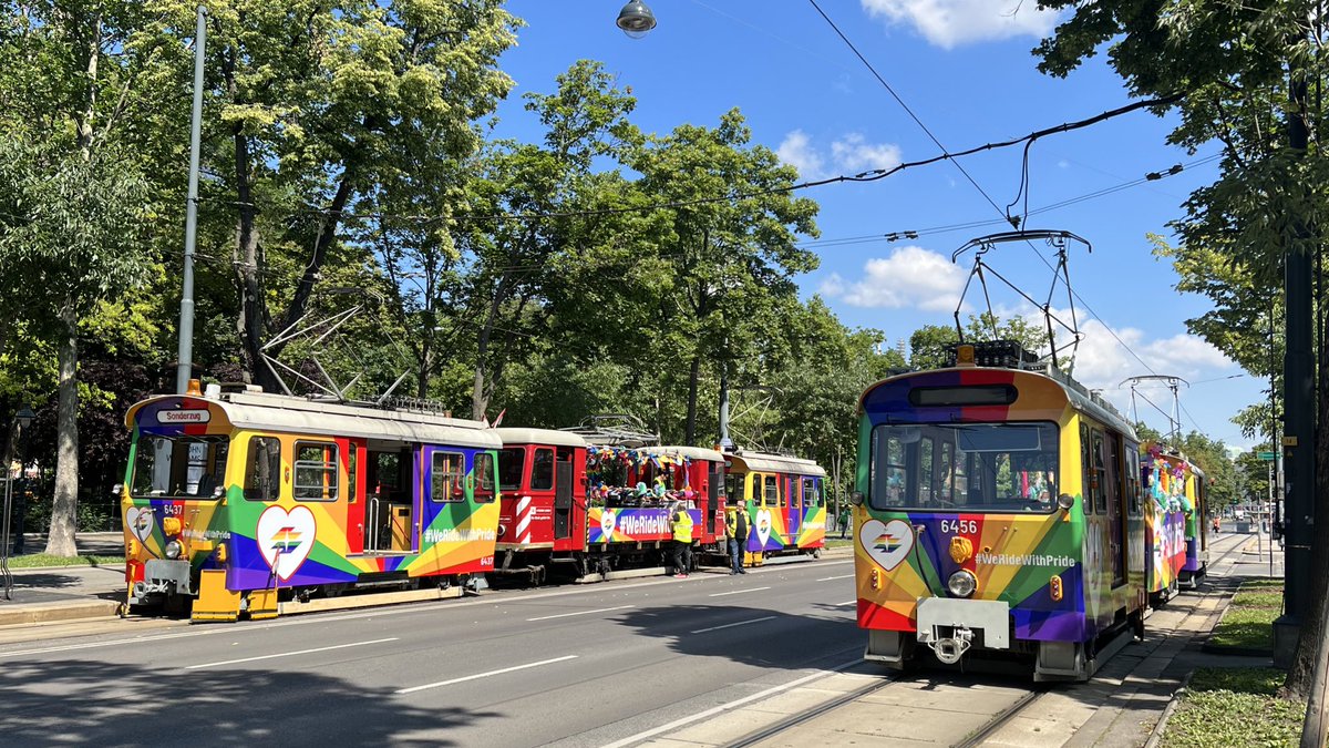 TvEinsatz's tweet photo. @wienerlinien 🏳️‍🌈

#pride #viennapride #w1106 #weridewithpride https://t.co/QcSof7LuYt