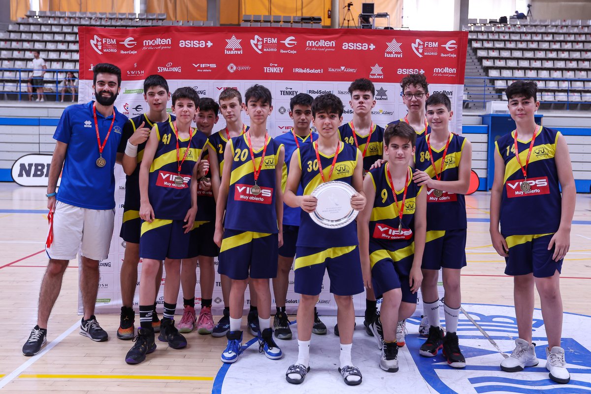 Fed. Bcto. de Madrid (@fbmadrid) on Twitter photo Así ha terminado Infantil Preferente masculino 3ª División
Campeón: <a href="/CB_Pizarro/">C.B. Pizarro Oficial</a> 
Subcampeón: <a href="/ClubIrlandesas/">Club Irlandesas</a> 
Tercer clasificado: <a href="/EstudioCD/">C.D Estudio</a> 
Cuarto clasificado: Madrid Villa de Vallecas
¡Enhorabuena a todos!
📷<a href="/_RocioBenitez/">Rocío Benítez</a> Así ha terminado Infantil Preferente masculino 3ª División
Campeón: <a href="/CB_Pizarro/">C.B. Pizarro Oficial</a> 
Subcampeón: <a href="/ClubIrlandesas/">Club Irlandesas</a> 
Tercer clasificado: <a href="/EstudioCD/">C.D Estudio</a> 
Cuarto clasificado: Madrid Villa de Vallecas
¡Enhorabuena a todos!
📷<a href="/_RocioBenitez/">Rocío Benítez</a>
