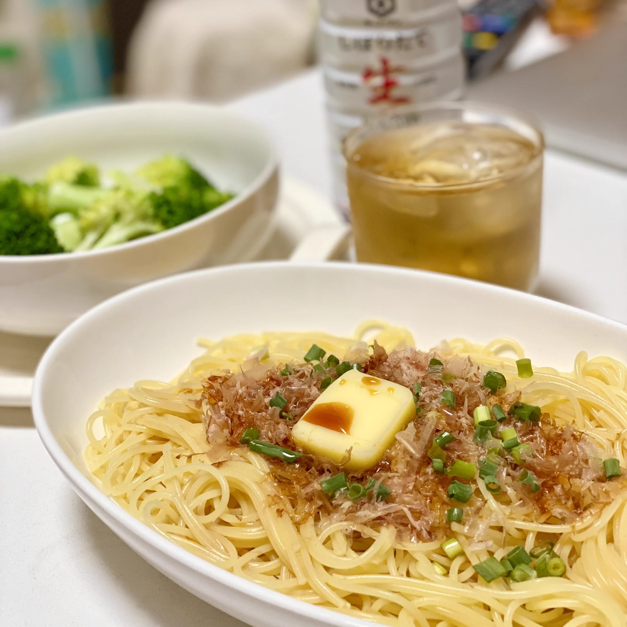 昨日作った虚無パスタ。分かりやすく美味かった。また作りたい。
鰹節がお肉みたいな食感出してたのと、小ネギの風味が良かった  