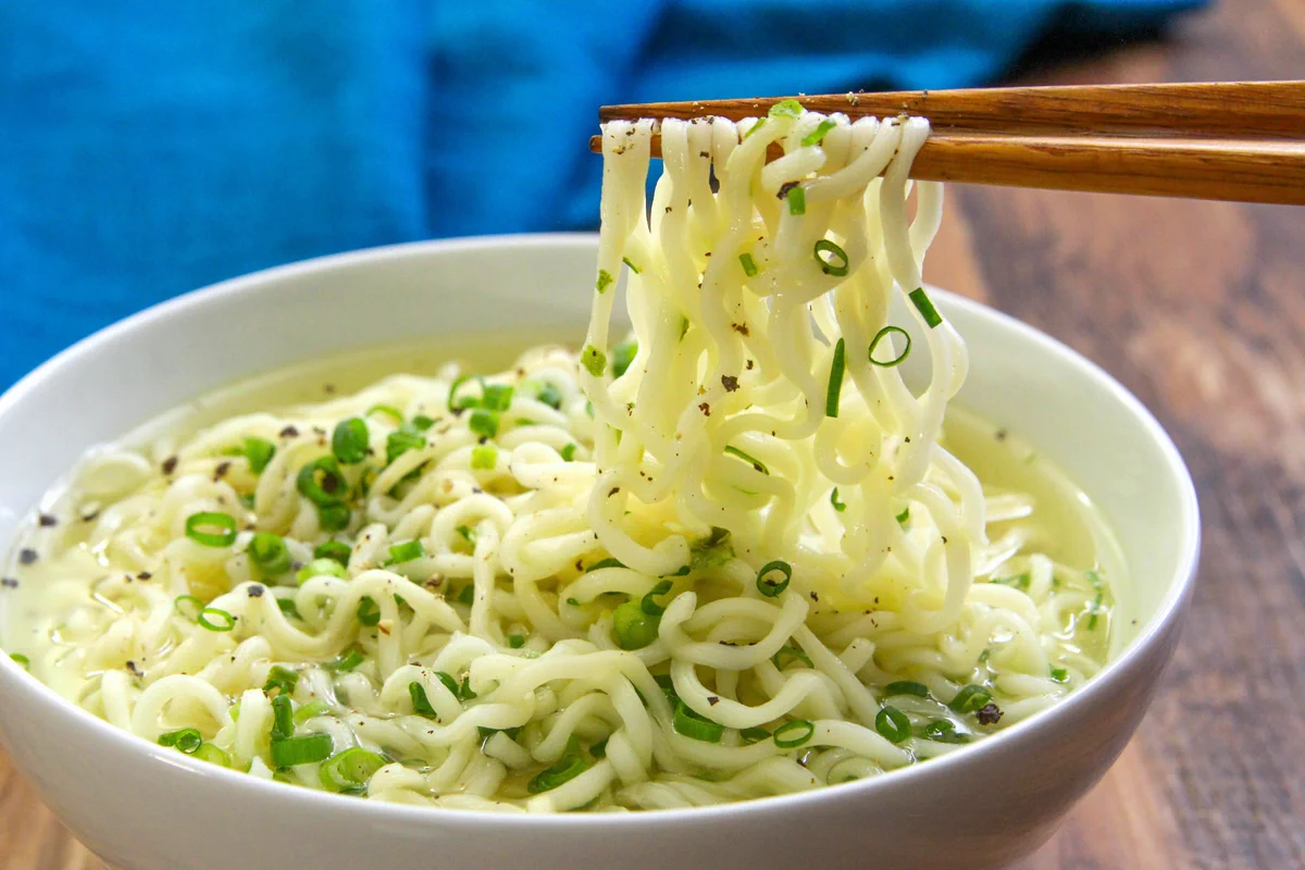 このアレンジは夏にぴったりそう！電子レンジで作れちゃう、「サッポロ一番塩らーめん」のアレンジレシピ！