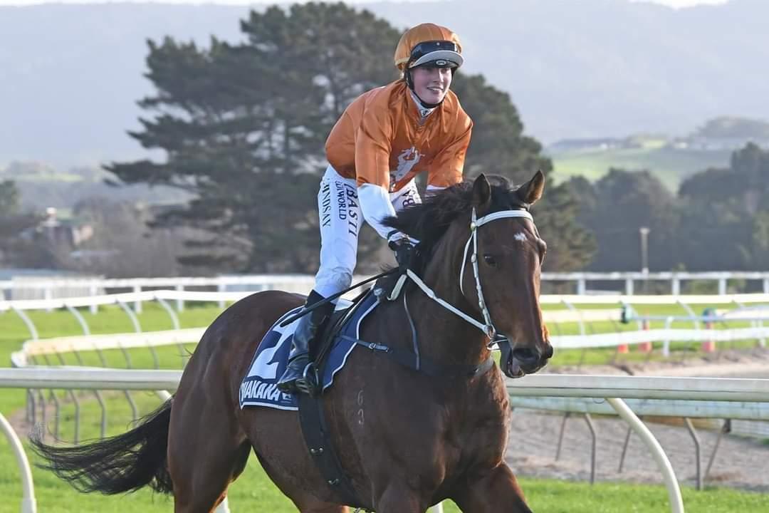 mrjcarternz's tweet photo. Lovely shot of jockey Crystal Lindsay on Tightlign 1 1 1 3 1 trained by Stephen  Marsh  thank you to all the team @marshracing for loving our horse &amp; preparing him so well (again) for today. 👏🙌🙏🎉🍾🏇🏇 https://t.co/ZvEc5Ct66y