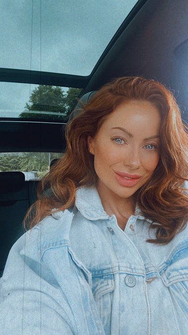 Think curly was the winner 🥰  1,2,3 or 4 - can&rsquo;t decide which to post on IG - follow me there if you<a href="/tag/girlsthatlift"class="tags"><span>#girlsthatlift</span></a><a href="/tag/strongnotskinny"class="tags"><span>#strongnotskinny</span></a><a href="/tag/bootygains"class="tags"><span>#bootygains</span></a><a href="/tag/mindsetmatters"class="tags"><span>#mindsetmatters</span></a>