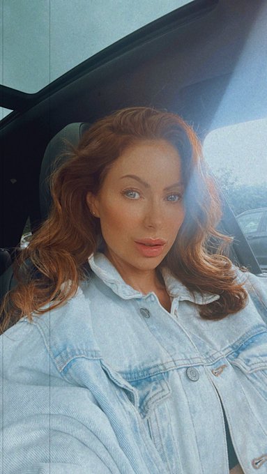 Think curly was the winner 🥰  1,2,3 or 4 - can&rsquo;t decide which to post on IG - follow me there if you<a href="/tag/girlsthatlift"class="tags"><span>#girlsthatlift</span></a><a href="/tag/strongnotskinny"class="tags"><span>#strongnotskinny</span></a><a href="/tag/bootygains"class="tags"><span>#bootygains</span></a><a href="/tag/mindsetmatters"class="tags"><span>#mindsetmatters</span></a>