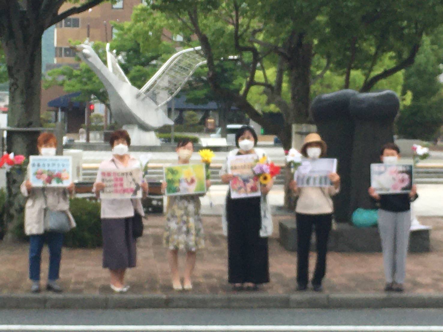 FLOWER DEMOとっとり on Twitter "今日のフラワーデモとっとりは、鳥取6人、倉𠮷3人、米子8人の参加でした。参加