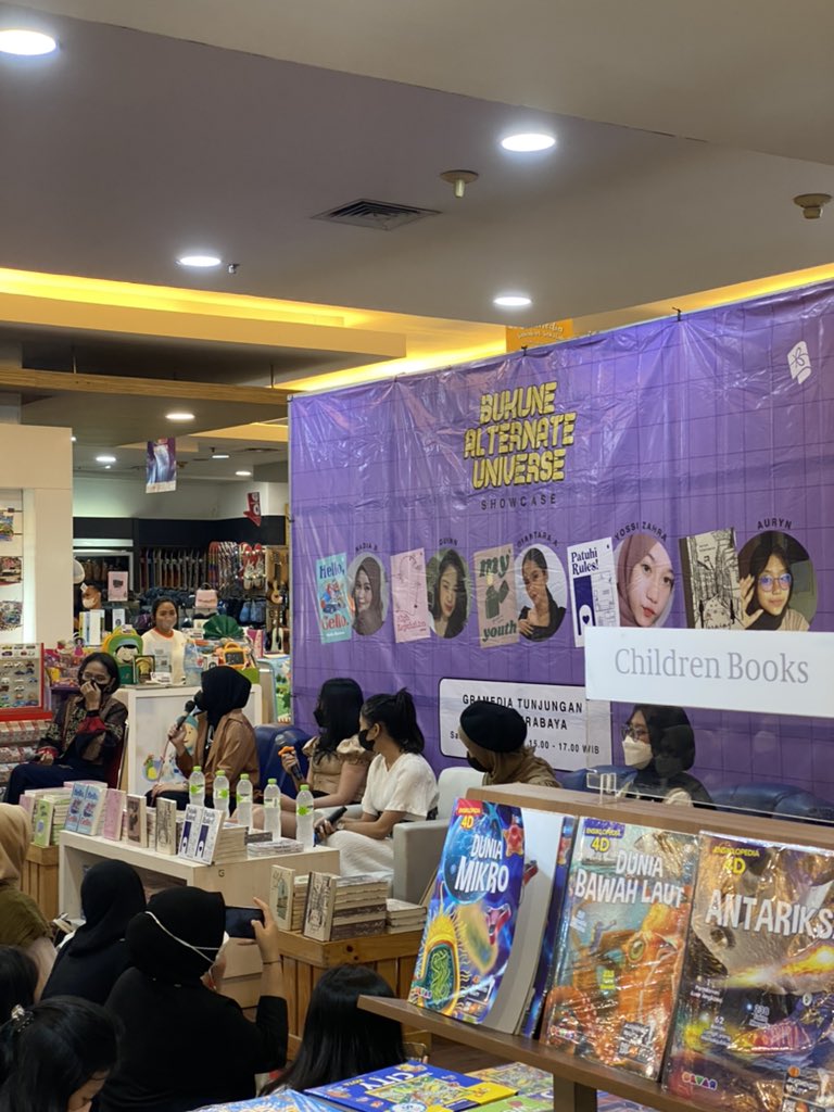 bukanjeruk's tweet photo. @sunsteIIar @ijoscripts @geeantara @auriesa @yyour__aa @bukune OMGG KALIAN SEMUA CANTIK BANGETTTTT🥹🥹🫶🏻🫶🏻 https://t.co/3MRErKfkPy