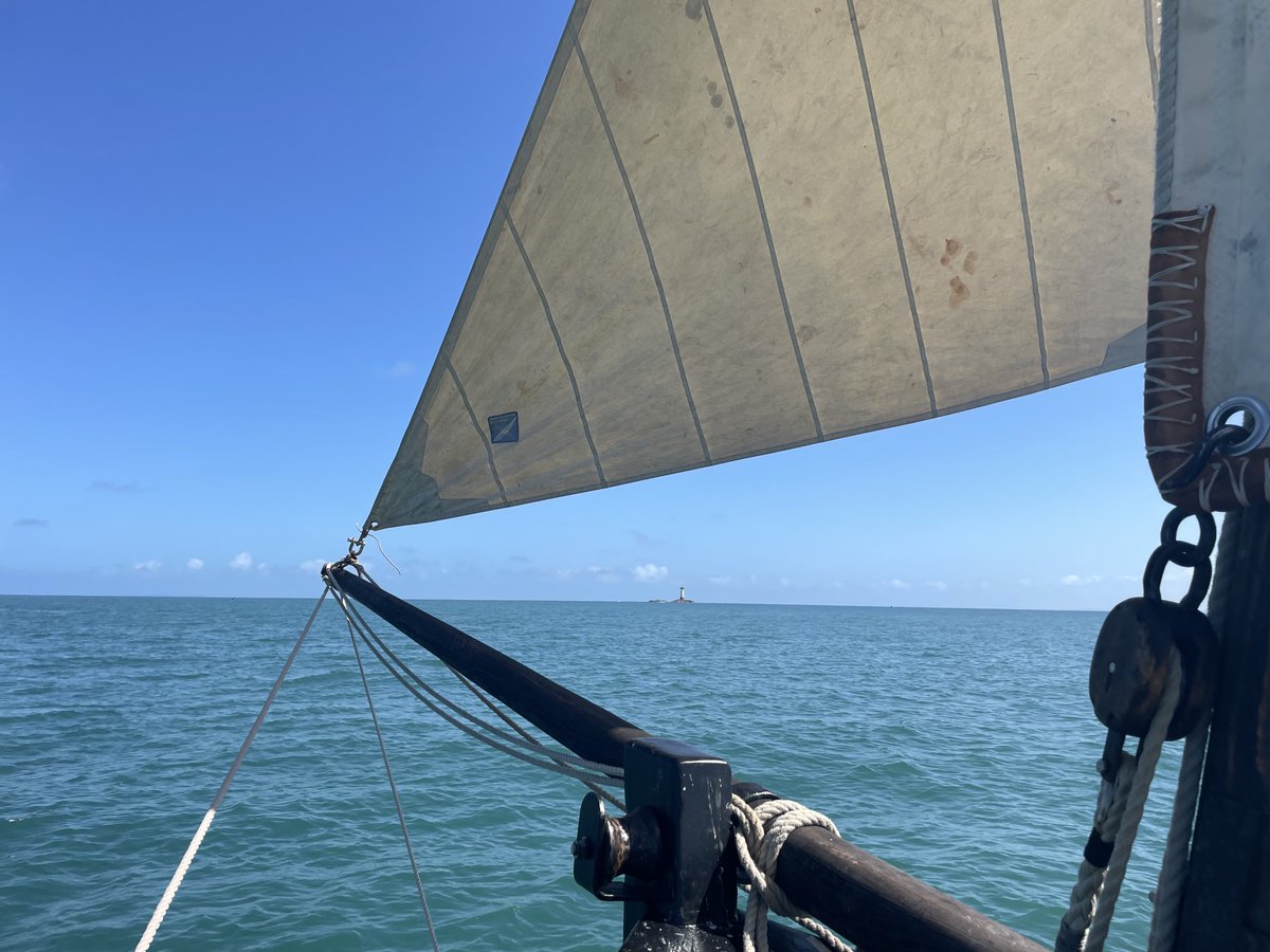 Phare du Herpin au loin