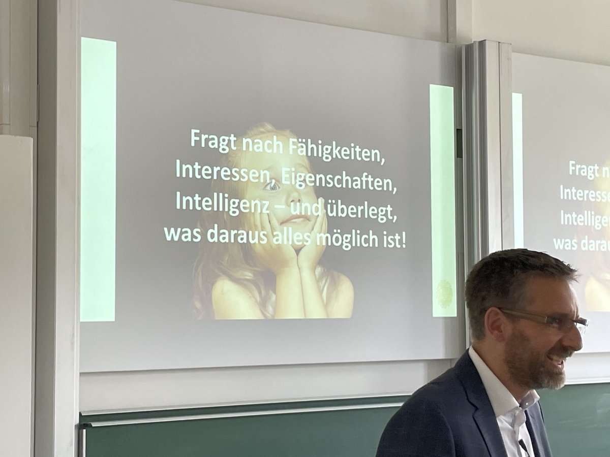 Um das Sprechen und aufrichtige Fragen geht es! Wichtiger Hinweis von ⁦<a href="/HZaborowski/">Hubert Zaborowski</a>⁩ #Recruiting #HRInnoDay22