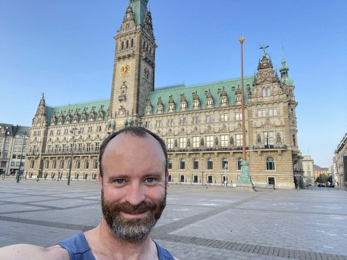 Having a great time doing #polisciruns at #PolMethEurope... also learning tons of stuff, great conference & useful presentations. Location def amazing... no offense Wash U guys... (ok maybe a tiny bit of offense)... 🏃‍♂️👨‍🔬🌭