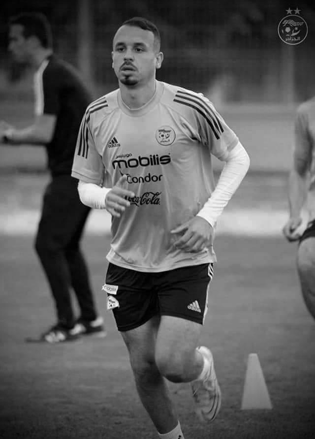 TayebZitouni4's tweet photo. أتقدم بخالص التعازي لعائلة لاعب المنتخب الوطني المحلي لكرة القدم الفقيد #بلال_بن_حمودة رحمه الله وطيب ثراه. اللهم ارزق أهله جميل الصبر والسلوان وأسكنه فسيح جناتك. إنا لله وإنا إليه راجعون. https://t.co/4BYH0vhDXK