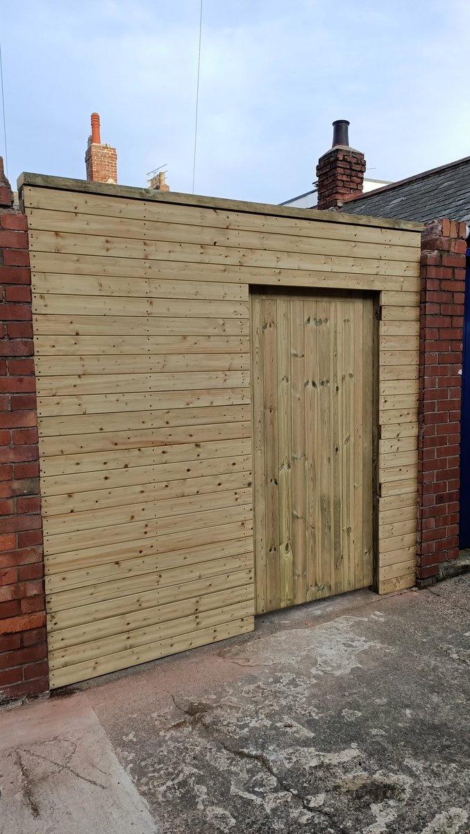 brooksdecor71's tweet image. Built this for my brother as gates had blown off during the storms a few months ago, got round to painting them yesterday with @ZinsserUK BIN for the Knots then 3 x Allcoat Satin in St Giles Blue