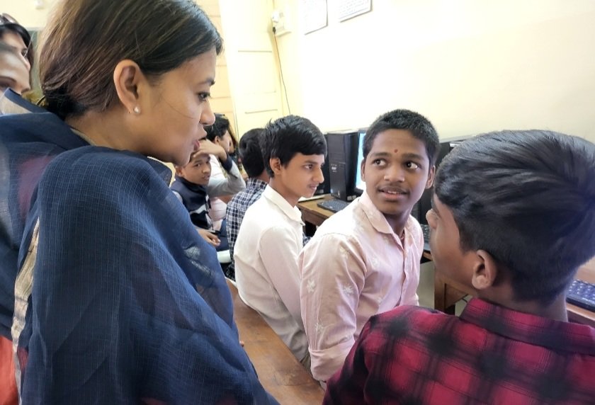 POOJAANANDINC's tweet photo. "India missed the Industrial Revolution
It cannot afford to miss the Computer Revolution " -Rajiv Gandhi
#msofficecourse at Kasbapeth
#INCPune
#INCMaharashtra https://t.co/lzyQBnQAOZ