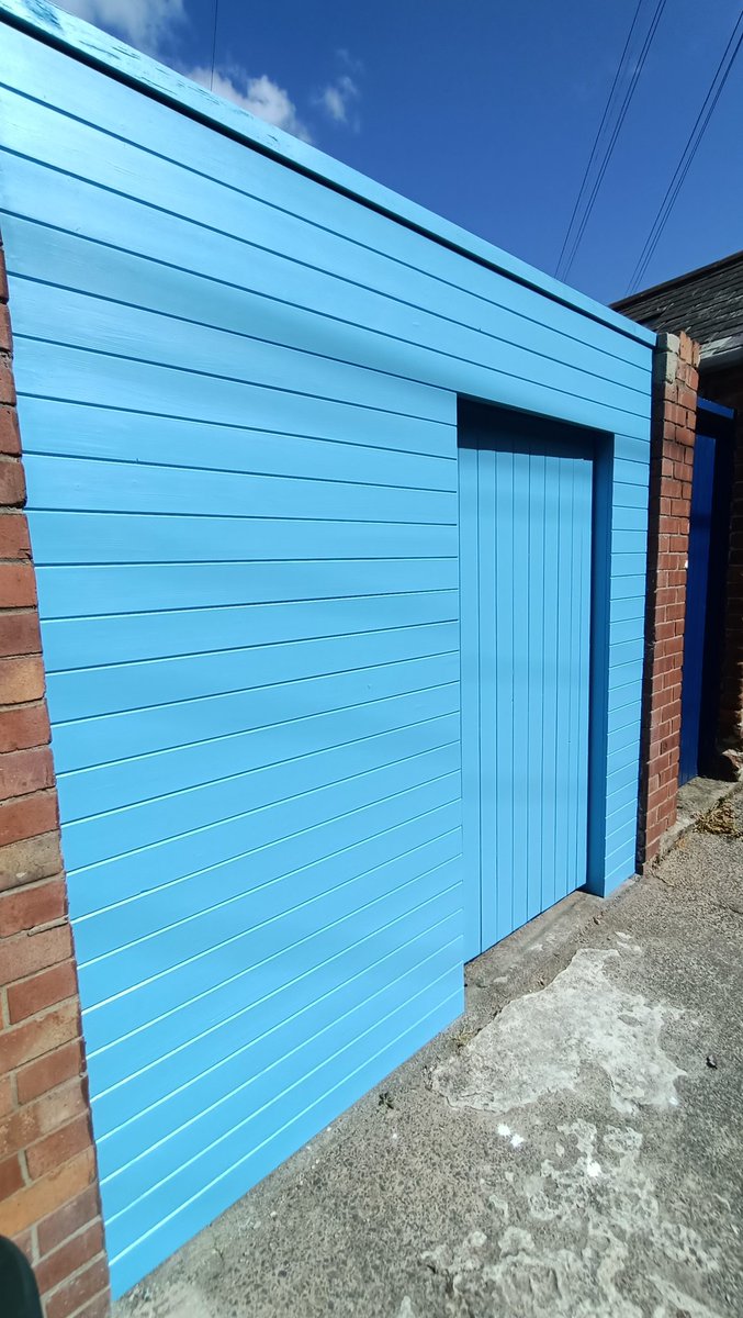 brooksdecor71's tweet image. Built this for my brother as gates had blown off during the storms a few months ago, got round to painting them yesterday with @ZinsserUK BIN for the Knots then 3 x Allcoat Satin in St Giles Blue