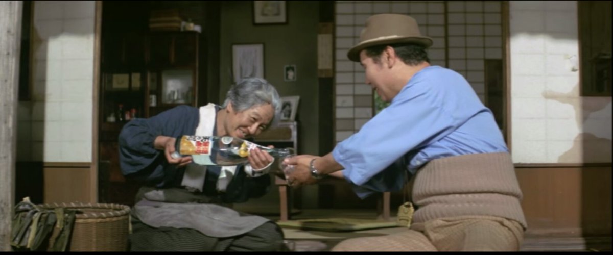 markdad139's tweet photo. 『男はつらいよ  寅次郎恋愛塾』第三十五作

🎞《大好きな名(迷)場面》

◇長崎で出会ったハマとの宴🍶
◇神様のお恵み!��菜と恋の予感♡
◇ドキドキの初デート‥
◇相棒ポンシュウに救いの手を…

★清楚系OLマドンナ・樋口可南子さんに思いを寄せる恋愛素人(平田満氏)に寅さんの指南は功を奏すの回 ? https://t.co/q9P7RbT2rw