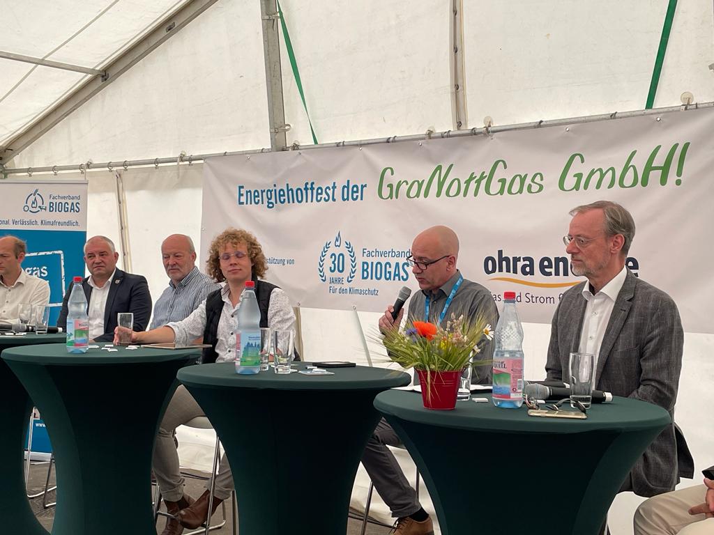 RauhStefan's tweet photo. 30 Jahre @FVBiogas: Energiehoffest in Grabsleben. Podiumsdiskussion zu#Biogas https://t.co/ke7meohGQY