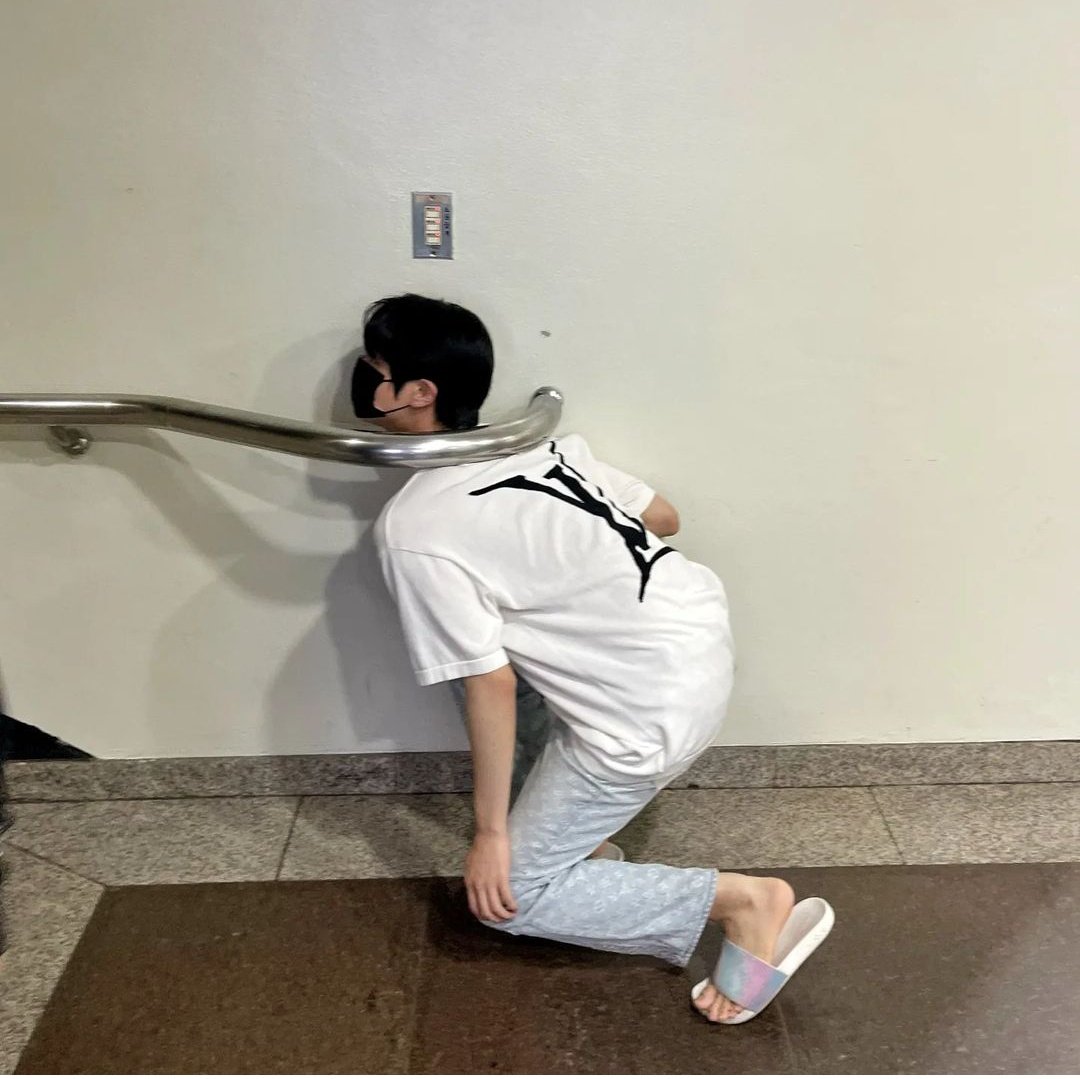 winnttaebear's tweet photo. THIS HOSEOK  with  THIS SEOKJIN https://t.co/uuH1P7GuDB