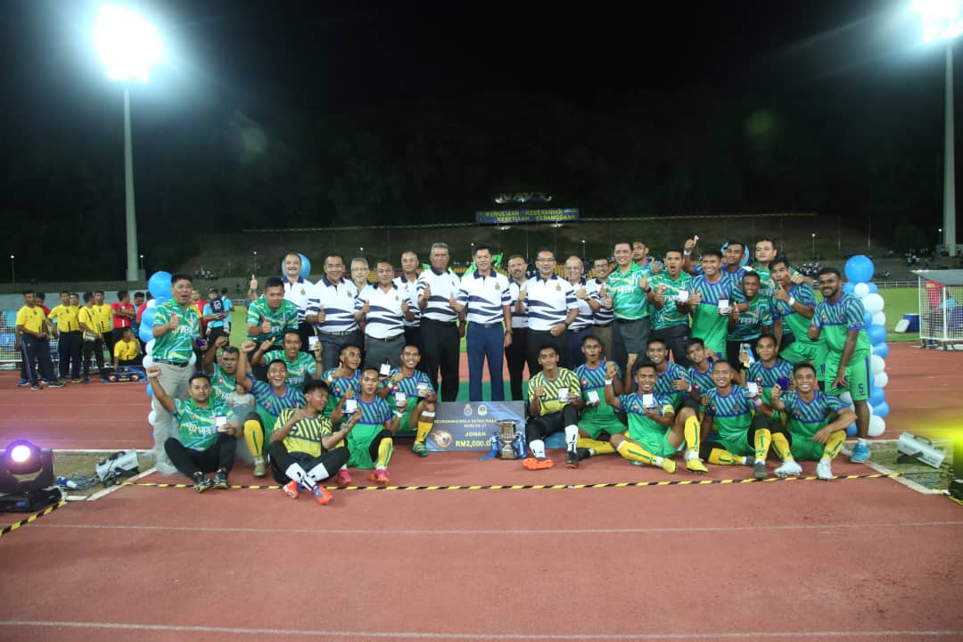 BolaTldm's tweet photo. Tahniah KD PELANDOK!!! Johan Bola Sepak Piala Zain Edisi Ke-37 Tahun 2022 dengan menewaskan Markas Pangkalan Lumut 4-2. Syabas diucapkan. 

#majulahsukanuntuktldm
#roadtoisg
#PZ22
@KDTEGUHSAMUDERA
@KDMAHAMIRU https://t.co/hKE4yBcJJp