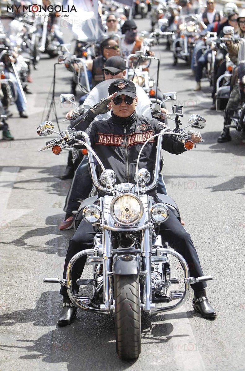 Тэнэг Ерөнхийлөгчтэй энэ улс!!!
Улс нь хорт хавдараар дэлхийд 1-т
Ядуурлаараа сүүлээсээ 20-т
Авлигын индексээр дэлхийд сүүлээсээ 10-т
Хөрсний бохирдол 40%
Ажилгүйдэл 50%
Архидалт 80%
Цөлжилт 75%
Үнийн өсөлт 200%
Инфляци 15%
Удирдаж байгаа улсын иргэн бүр нь 35 сая төг өртэй бна.