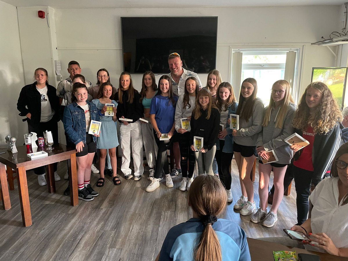 johnnyculshaw's tweet photo. So about last night…..massively proud of Alice for winning Players’ Player of the Year but massive thanks to @EuxtonGirlsFC brilliant club full of brilliant people and brilliant teammates. But special thanks to @BigLee01 for doing so much for the girls 🔥🔥 https://t.co/fSp3dBVqpA