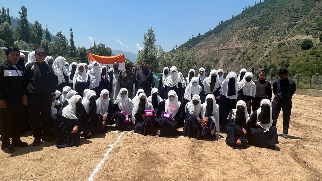 ToofaniBaba1's tweet photo. Wangat Army Camp of Wussan Battalion organised Friendly Badminton Match for Girls of Wangat Village.
@official_dgar
@Mesmer_Manasbal
#KashmirDiaries
#FutureofKashmir
#FriendlyMatch https://t.co/XOvm5JkC8j