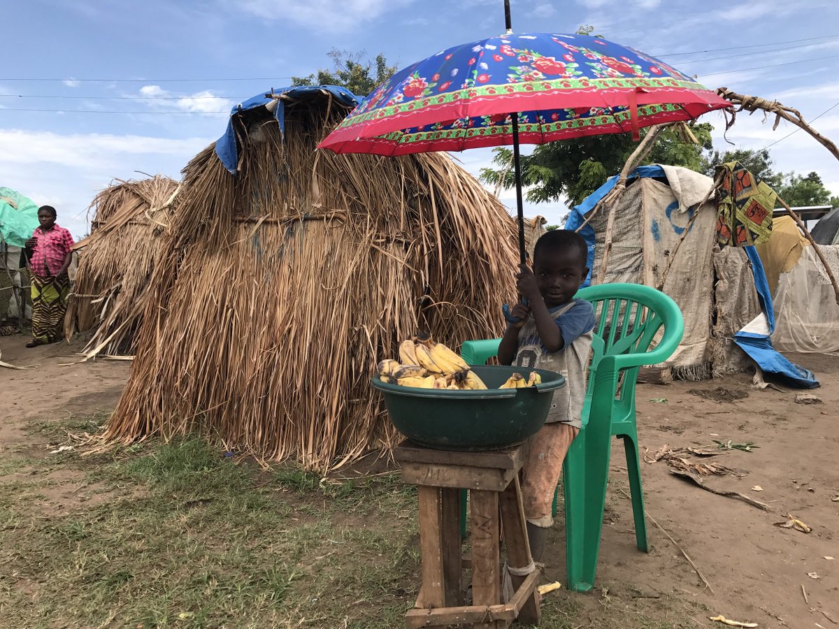 Demain c'est la Journée mondiale contre le #travaildesenfants. Saviez-vous que plus d'un enfant sur 10 est contraint d'exercer un travail en RD #Congo ? 

L'UNICEF se mobilise avec ses partenaires pour prévenir et éliminer le travail des enfants.

#EndChildLabour