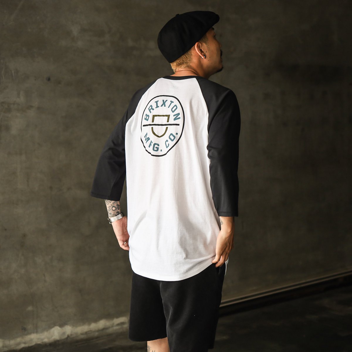 Feelin_osaka's tweet photo. 【BRIXTON】CREST RAGLAN KNIT (WHITE/BLACK) Lサイズ
https://t.co/b9uO9DuUGp
王道のホワイト×ブラックボディに”CREST”ロゴプリントがアメリカンな雰囲気を醸し出すラグランTEE。
肌触りの良いさらりとした生地で着心地も◎
#brixton #ブリクストン #raglantee #streetwear #feelinosaka https://t.co/LUVQuUhQws