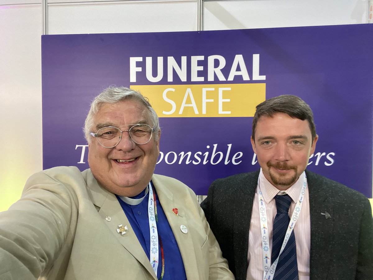 Really good to meet up with Robin Hyde-Chambers with his @funeralsafeltd hat 🎩 on.  Pop in and have a chat @Funeral_Exhibit @NAFD_UK #NFE2022
