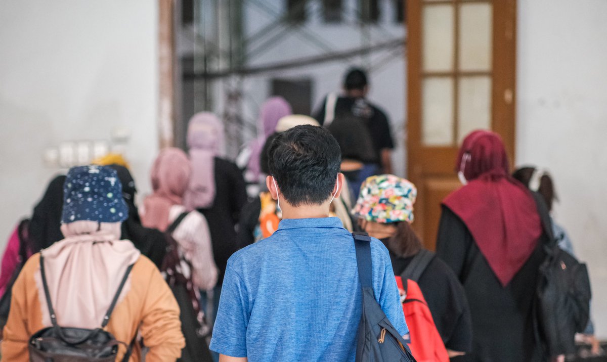 Senang sekali pagi tadi kumpul-kumpul bareng peserta #JelajahPatjar bersama <a href="/patjarmerah_id/">patjarmerah</a> dan <a href="/JKTgoodguide/">Jakarta Walking Tour</a> di #PosBlocPhase2 🫶🏻✨🥳