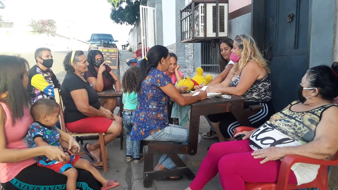 #11Jul Primera Asamblea de manzaneras y manzaneros dando información sobre #MiCLAPEsProductivo  en Brasil  Parte Baja de Carora .
#UniónDeLaAmérica 

¡ Un nuevo mundo es posible ! @Clap_Nacional <a href="/AdolfoP_Oficial/">Adolfo Pereira Gobernador</a> <a href="/maduro_en/">Nicolás Maduro</a>