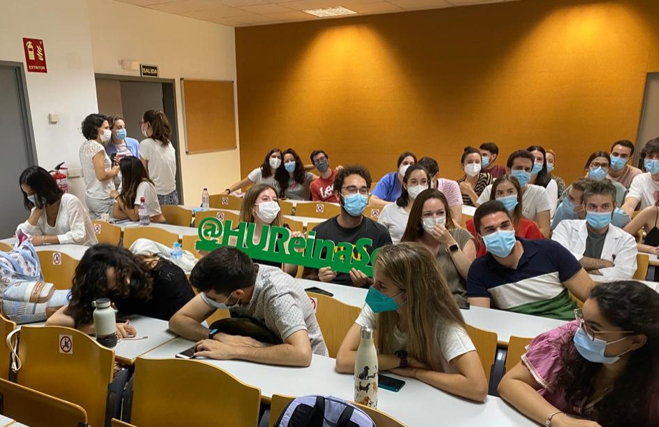 🏥 ¡Desde la Unidad de #Comunicación hemos explicado a los nuevos #residentes la estrategia de #redessociales! ¡Esperamos vuestros contenidos!👇

💻 facebook.com/HUReinaSofia
📲 x.com/HUReinaSofia
📸 instagram.com/hureinasofia/
🔬 linkedin.com/company/hurein…
🎥 youtube.com/c/hureinasofia