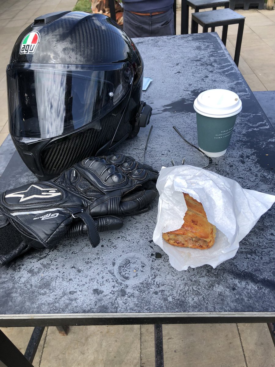 NeilKing41's tweet photo. Mmmm sausage roll https://t.co/bRlHiJHI8v