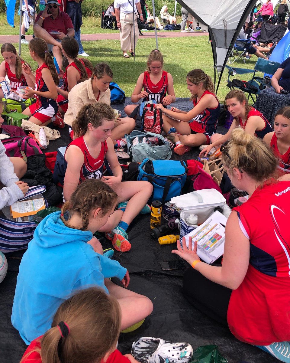 NetballTrinity's tweet image. Lunch time for the girls!! Great finish to the morning for the U16’s with a great win👏👏 The U14’s got a point for halving the score but had a fantastic match. Good luck for the afternoon. #sports #netball #southregional