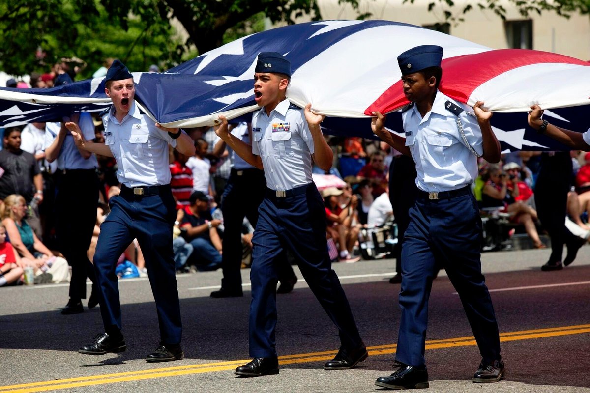 CivilAirPatrol's tweet photo. This #MemorialDay, we honor all those who have lost their lives in military service to our nation. We lead the #NMDParade with a cadet color guard and nearly 100 #CivilAirPatrol auxiliary airmen participating. This parade airs on several national networks. https://t.co/2xiGQcgIwI