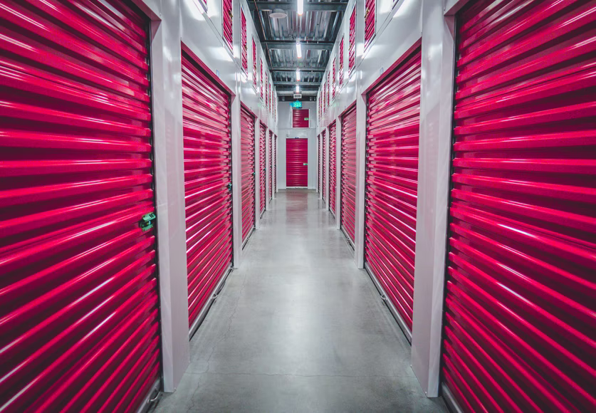 GenetGroup's tweet image. Are you looking to rent a storage space in Florida? Check out this blog on factors to consider before leasing, and reach out to our team at Genet Property Group to find the right space. 1l.ink/TLJJTXX