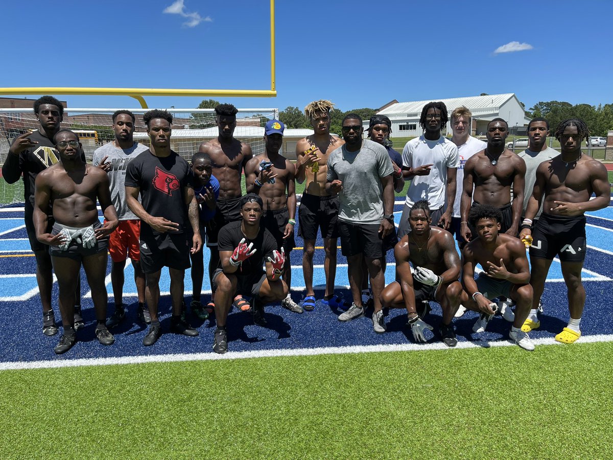 We OUTSIDE!!! It’s gone be a hot summer. 

#WideReceiverTraining 
#MississippiMade