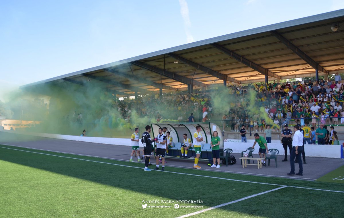 Bueno familia #Auriverde del <a href="/AtlTomelloso/">Atlético Tomelloso 💛💚</a> 🔰
Algunos comentarios sobre la locura que vivimos ayer:

- en primer lugar, GRACIAS AFICIÓN y <a href="/frenteverde2012/">Frente Verde</a> ! Esto no sería posible sin el apoyo y la entrega de l@s 1500 que llenasteis el Paco Gálvez. Unidos somos imparables! 💚💛🔰