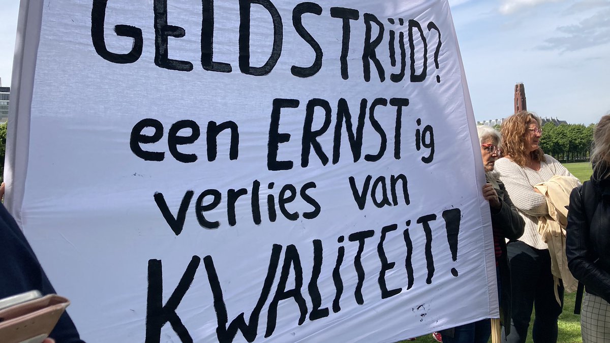 Precies dit!!! <a href="/2eKamertweets/">Tweede Kamer</a> luister naar het veld de zwangeren! #verloskundigverzet @Noodalarmgbzorg