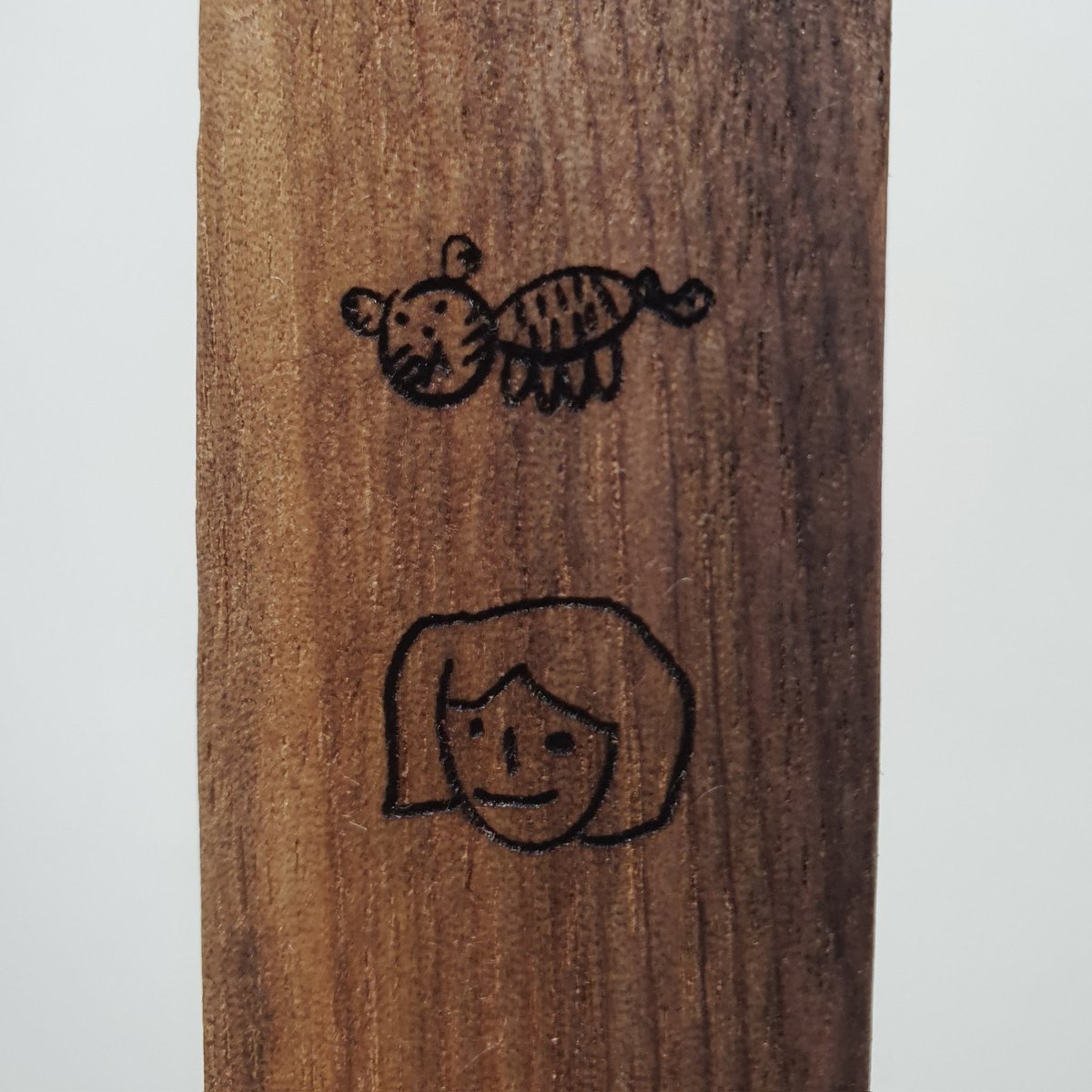 생일 카페 책갈피 받았습니다!!! 너무 아름답지 않나요.. 안내문 내용도 쏘스윗🥺 책갈피 뒷면에는 우리 덕주님 그림이 박혀있네요 호호호
앞으로 종이책 읽을 때 호랑이님과 덕주님과 함께 하겠습니다! 이벤트 열어주셔서 너무너무 감사하고 마지막으로 이 말만 하겠습니다
안예은은 음악의 신이다!!!