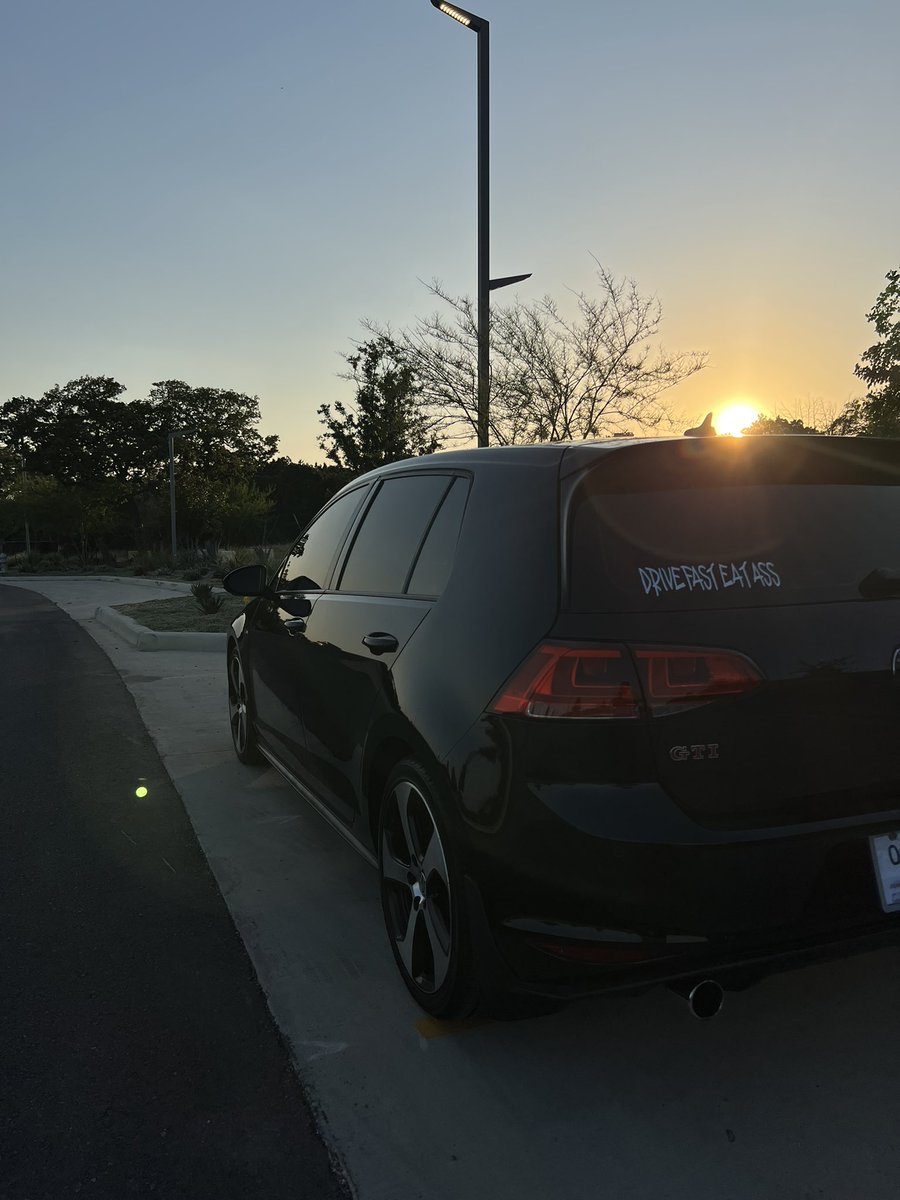 SAERXNE222's tweet photo. (Rip my 2016 GTi) hello my new 2017 GTi https://t.co/iOq7uAHmem