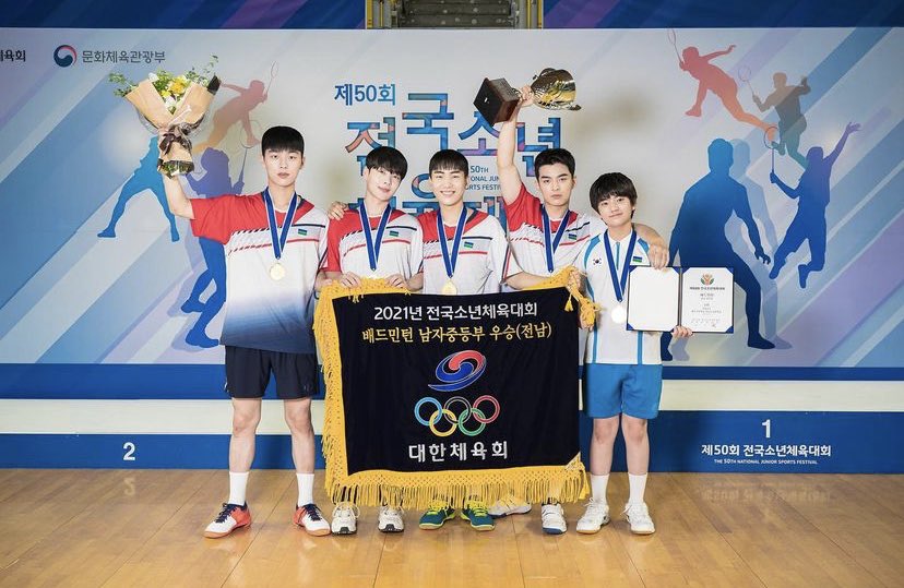 happy first anniversary to my comfort drama 🥺 the cast, plot, ost, and cinematography were all top tier. indeed one of the best dramas in 2021! 🏸

RACKET BOYS IS SO SPECIAL TO ME, ALWAYS HAVE BEEN AND ALWAYS WILL BE 😭

W1N TOGETHER LOSE TOGETHER
#DreamDayWithRacketBoys