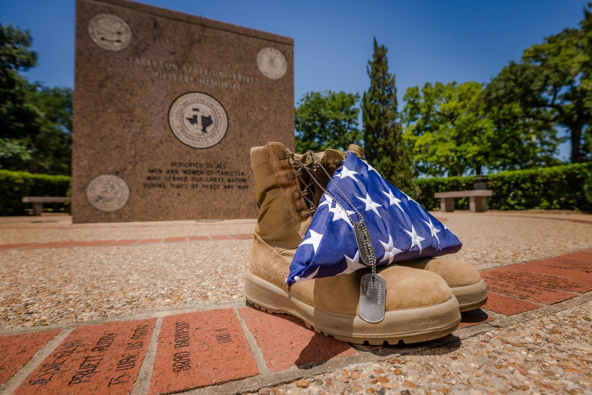 TarletonState's tweet photo. We remember and honor our fallen heroes as they have given the ultimate sacrifice for our country. 🇺🇸 #MemorialDay https://t.co/Jh88ldWXiw