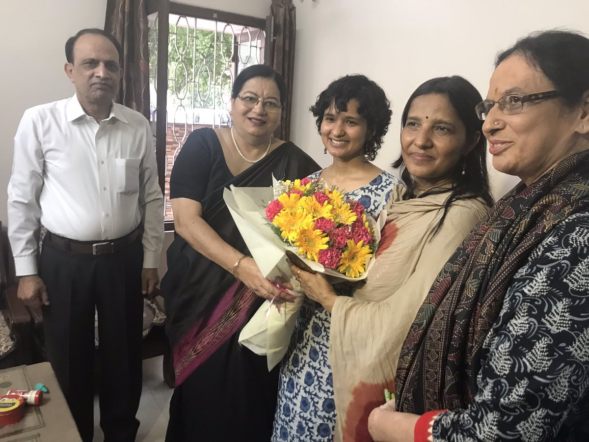 jmiu_official's tweet photo. @jmiu_official VC Prof. Najma Akhtar &amp; other officials of the university congratulated RCA, JMI student Shruti Sharma for securing 1st rank in #upsc2021. A total of 23 students from RCA cleared the exam.
@rashtrapatibhvn @PMOIndia @dpradhanbjp @EduMinOfIndia @ugc_india https://t.co/gK5Tjjmlzr