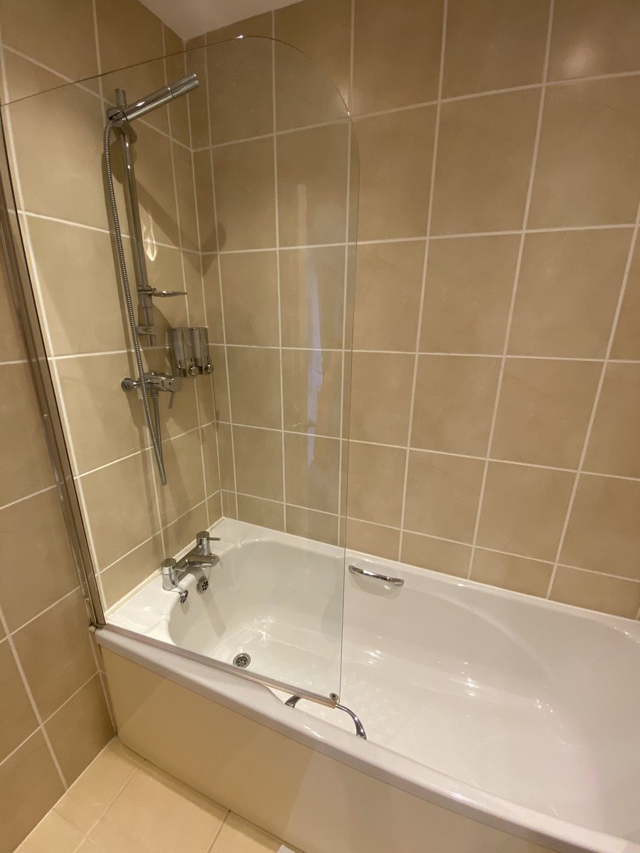 ddofinternet's tweet photo. UK people.

Please give me a good explanation as to why your shower curtain thingies only cover HALF the bath tub?

I have to put towels on the floor to deal with this big brain move you guys thought of. https://t.co/VcP0YGvhsE