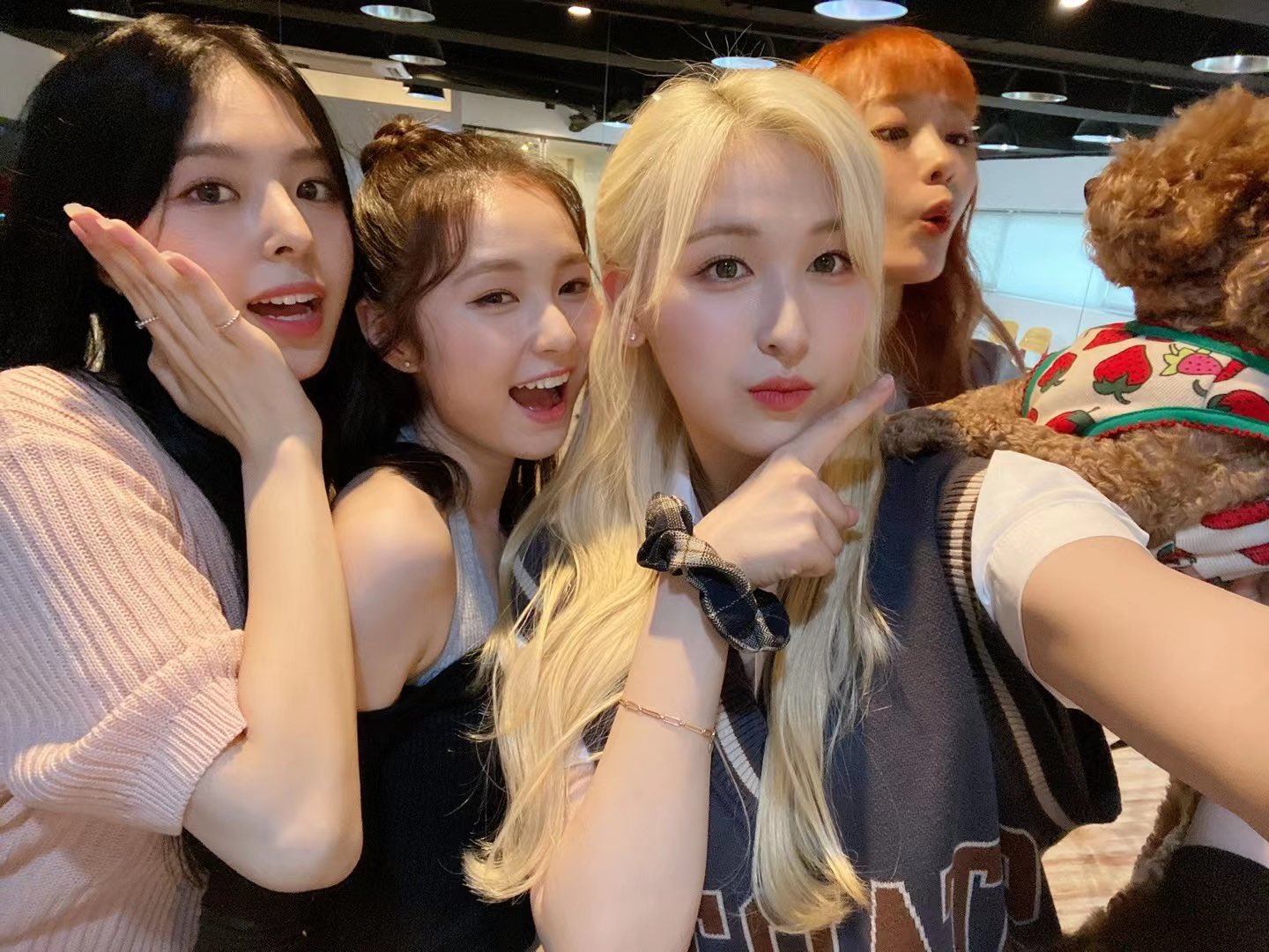 FUABZ80acAAFyZx?format=jpg&name=large