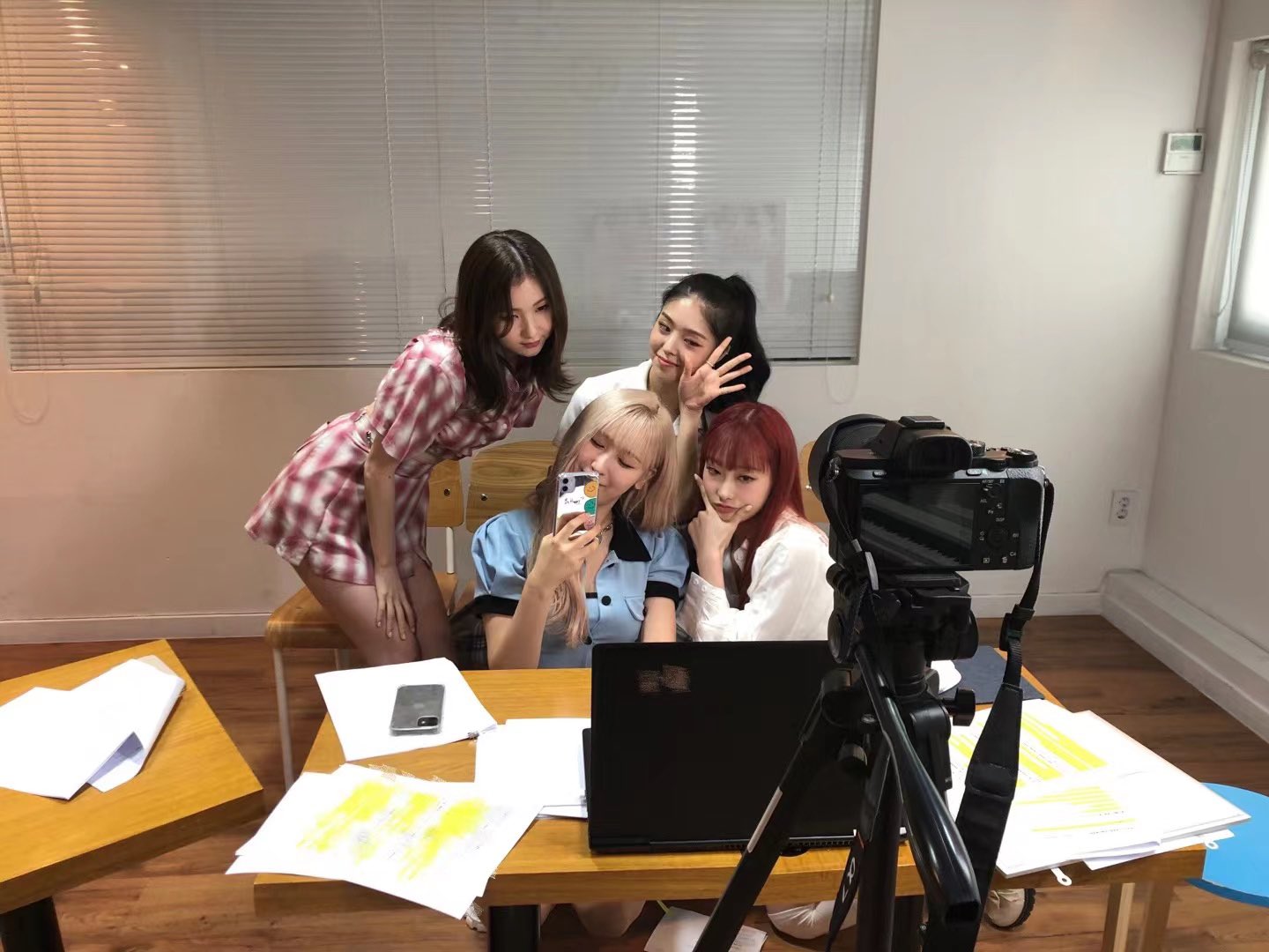 FUABZ8yaUAEq50w?format=jpg&name=large