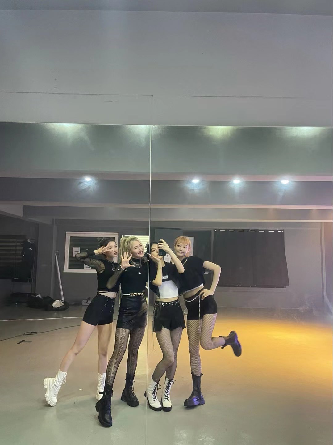 FUABZ8yacAAHTkD?format=jpg&name=large