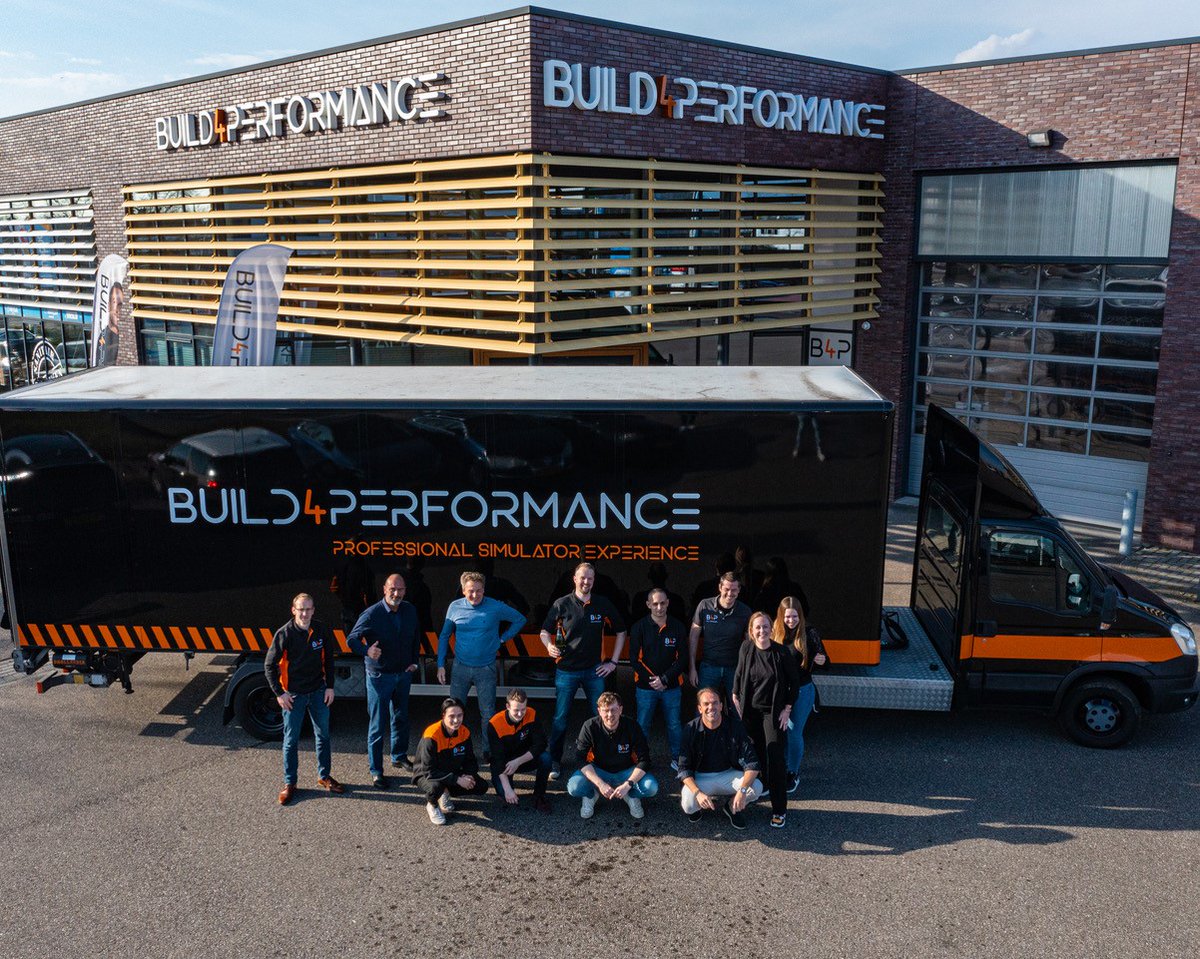 B4PNL's tweet photo. Ons enthousiaste B4P team. 😃 Stuk voor stuk een raakvlak en passie met de racewereld. 🏎️💨 Elke dag praten over racen, sleutelen aan de simulator, mee naar events of een plekje op kantoor? Jij kan ook een belangrijk onderdeel zijn! 

Hoe? Check https://t.co/lSb4XnKDpj https://t.co/cahVX8LlDP