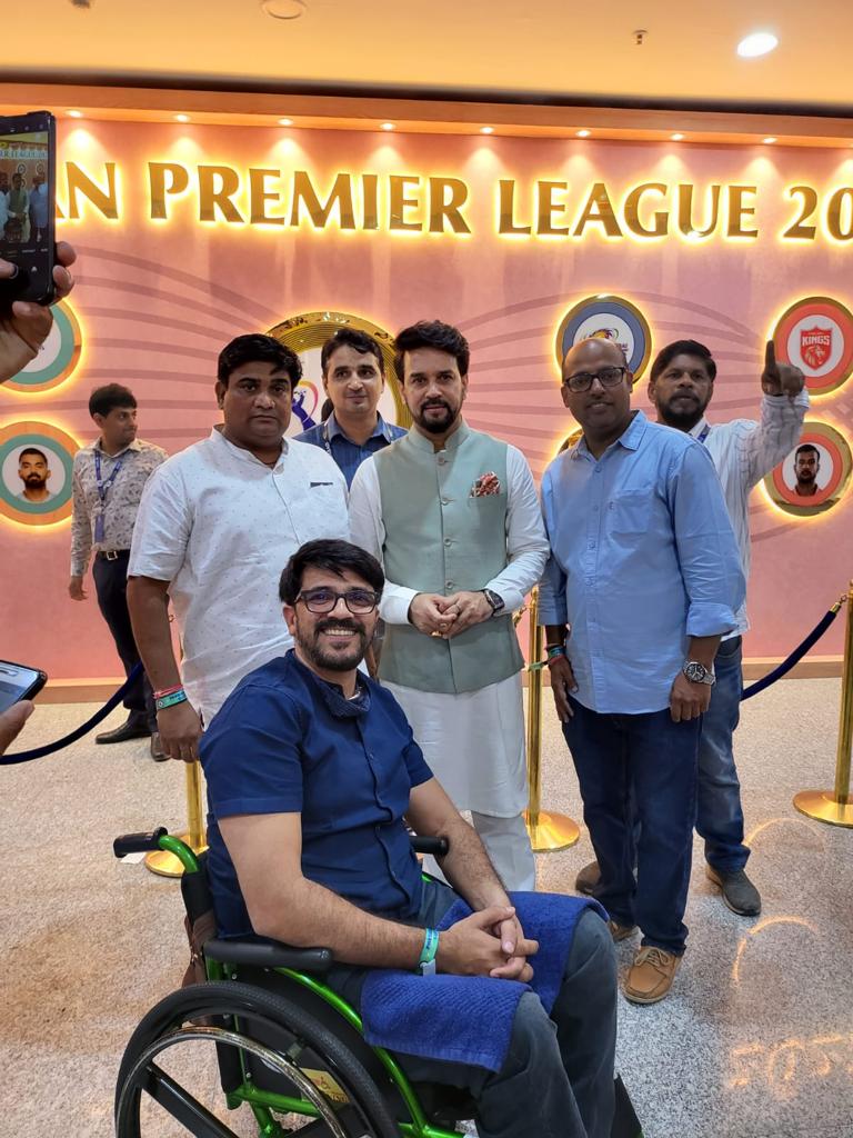 dcciofficial's tweet photo. DCCI Officials Shri Ravi Chauhan, Shri Sumit Jain &amp; Sqn Ldr Abhai Pratap Singh (Retd.) with Shri Anurag Thakur, Minister of Youth Affairs &amp; Sports in Ahemdabad.
#IPL #IPL2022Final #IPL2022 #CricketTwitter #Cricket #DisabilityTwitter
@indian_deaf @BCCI https://t.co/OupLHxaXXA