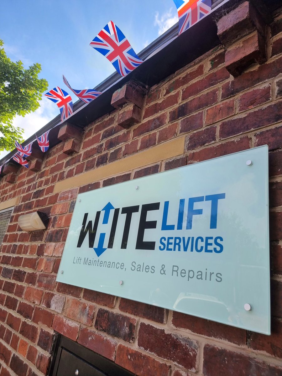 WhiteLifts's tweet photo. At the start of another busy week, we are in a celebratory mood. We hope everyone is looking forward to the forthcoming Platinum Jubilee celebrations, as well as the shorter three day week! 

#PlatinumJubilee #Jubilee #whiteliftservices #BankHolidayWeekend https://t.co/A1TYgUeTpi